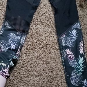 Leggings with pineapples